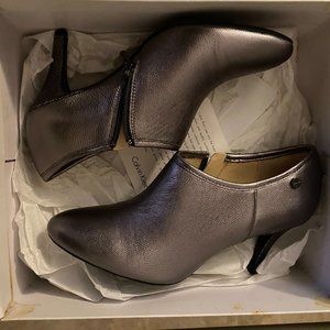 Calvin Klein jenny metallic ankle zip boot heels size 6m